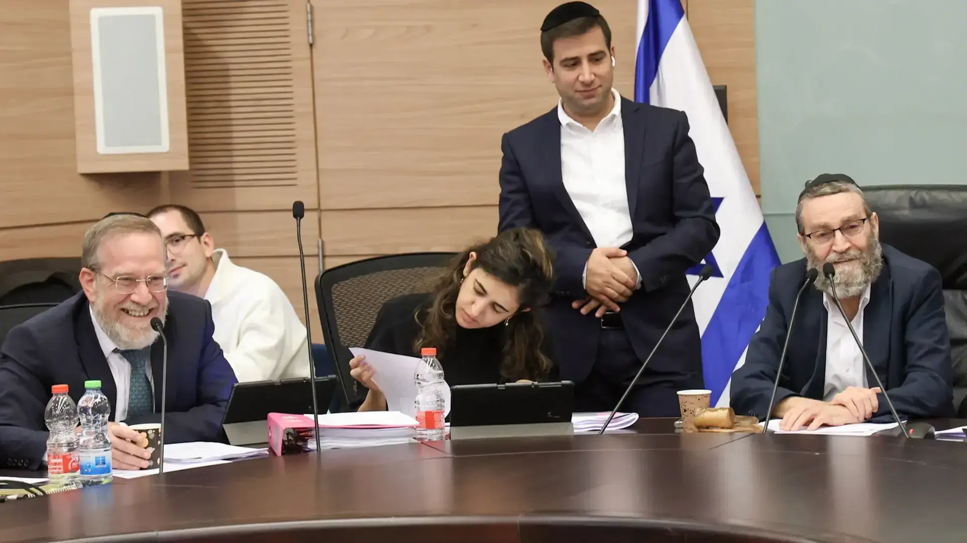 חברי הכנסת גפני ופינדרוס בוועדת הכספים חברי הכנסת גפני ופינדרוס בוועדת הכספים