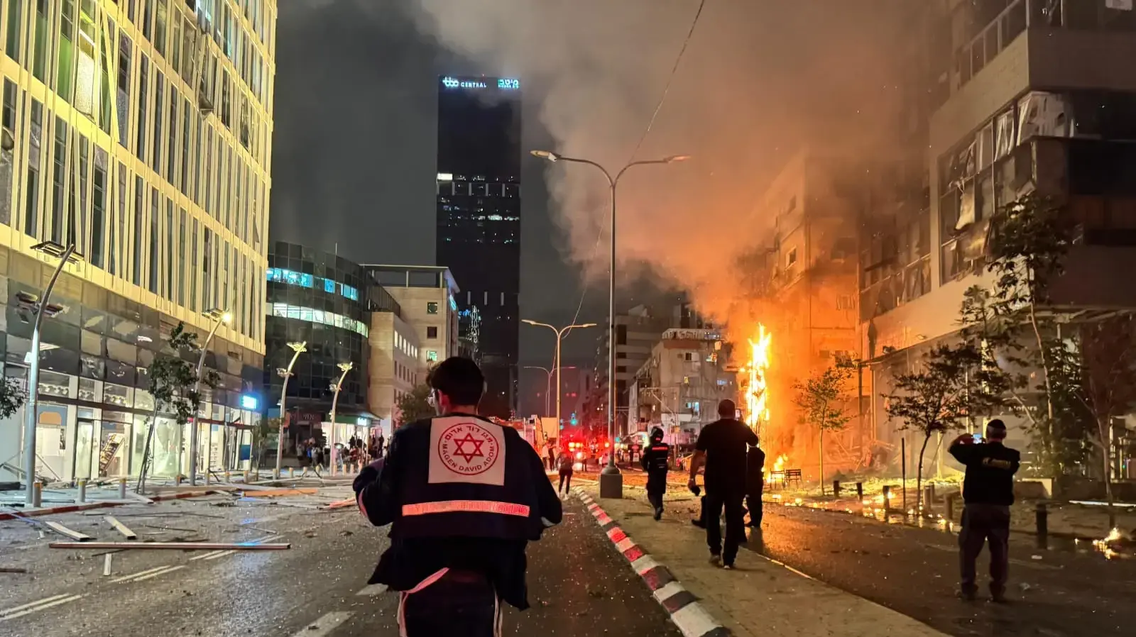 מטח כבד למרכז, חשד לפגיעה ישירה בבני ברק. 18 בנובמבר 2024 מטח כבד למרכז, חשד לפגיעה ישירה בבני ברק. 18 בנובמבר 2024