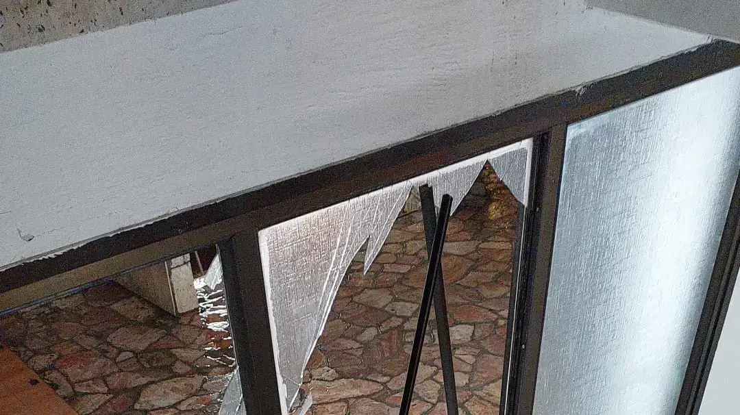 תיעוד הנזק בבית כנסת סמוך ורגע הפגיעה ממצלמות האבטחה של בית הכנסת. תיעוד הנזק בבית כנסת סמוך ורגע הפגיעה ממצלמות האבטחה של בית הכנסת.