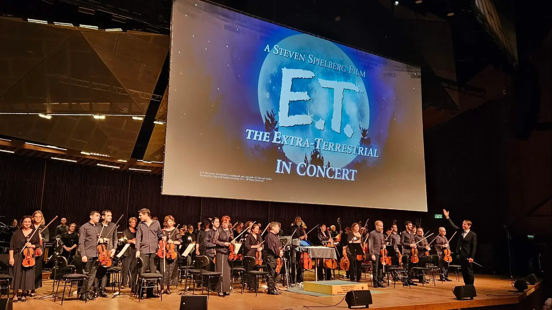 E.T - חבר מכוכב אחר בהיכל התרבות בתל אביב עם התזמורת הפילהרמונית, נובמבר 2024 E.T - חבר מכוכב אחר בהיכל התרבות בתל אביב עם התזמורת הפילהרמונית, נובמבר 2024