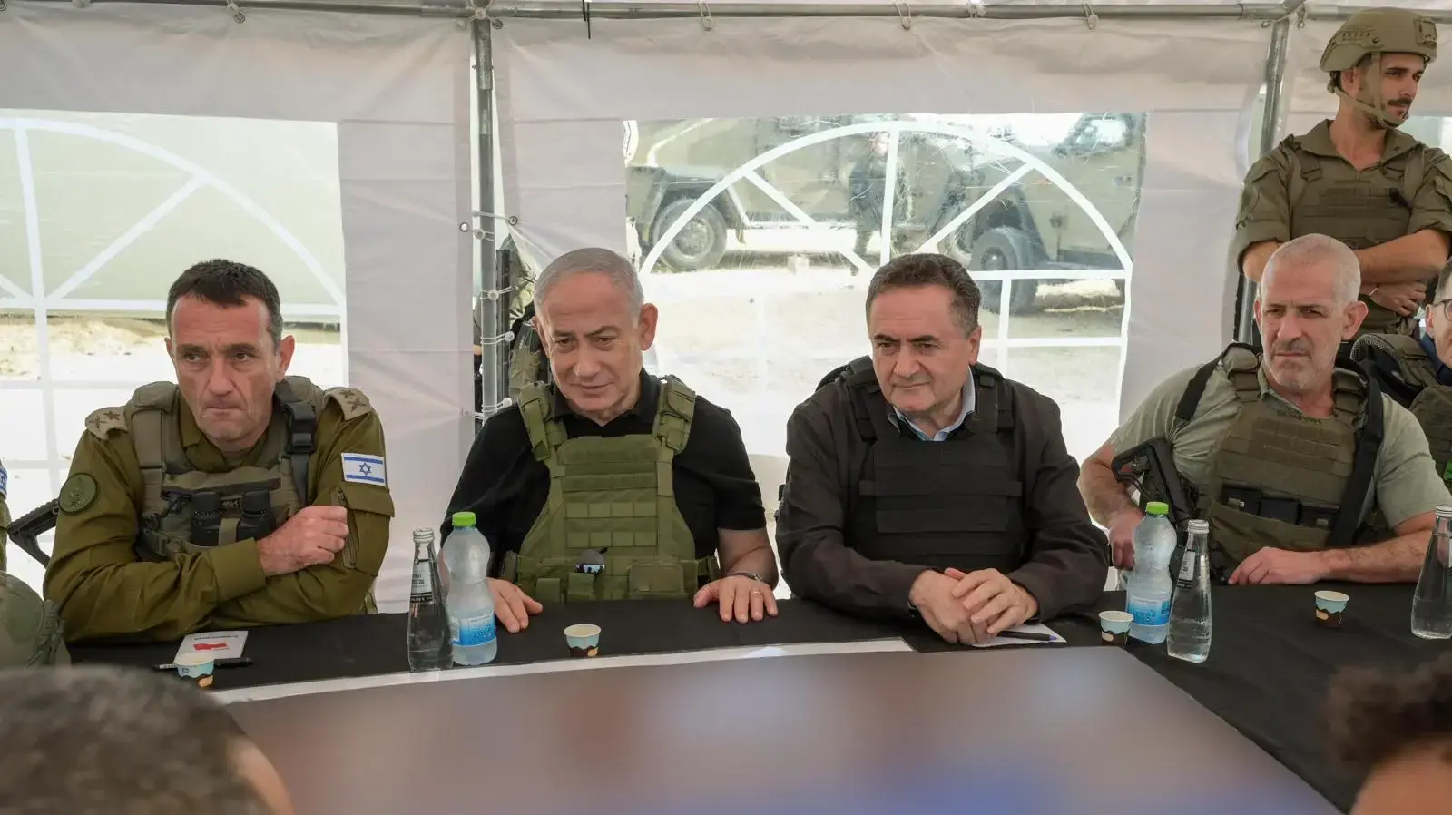 ראש הממשלה בנימין נתניהו ושר הביטחון ישראל כ"ץ, ביקרו עם הרמטכ"ל רב אלוף הרצי הלוי וראש השב"כ רונן בר במסדרון נצרים, עזה, 19 בנובמבר 2024 ראש הממשלה בנימין נתניהו ושר הביטחון ישראל כ"ץ, ביקרו עם הרמטכ"ל רב אלוף הרצי הלוי וראש השב"כ רונן בר במסדרון נצרים, עזה, 19 בנובמבר 2024