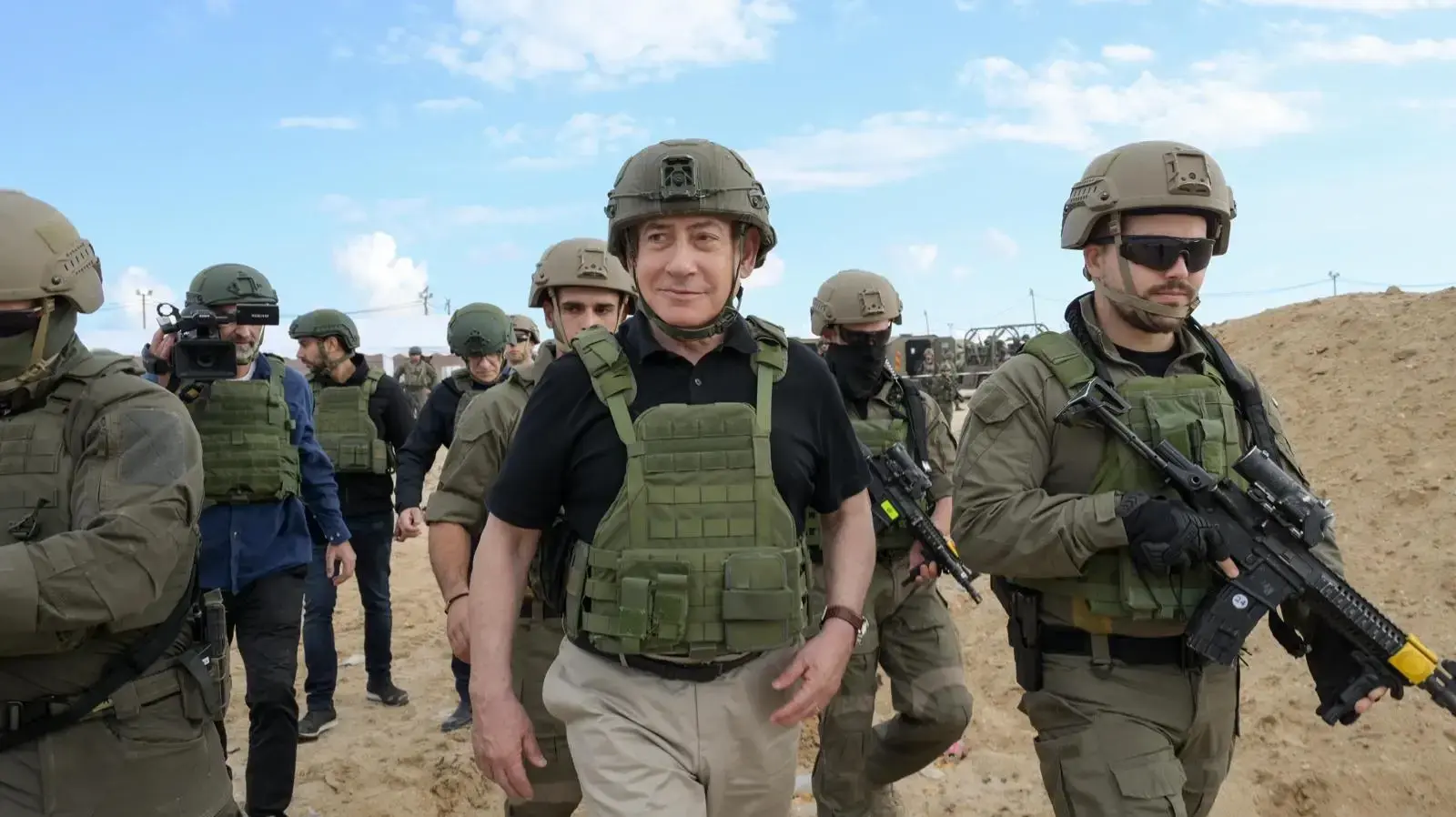 ראש הממשלה בנימין נתניהו ושר הביטחון ישראל כ"ץ, ביקרו עם הרמטכ"ל רב אלוף הרצי הלוי וראש השב"כ רונן בר במסדרון נצרים, עזה, 19 בנובמבר 2024 ראש הממשלה בנימין נתניהו ושר הביטחון ישראל כ"ץ, ביקרו עם הרמטכ"ל רב אלוף הרצי הלוי וראש השב"כ רונן בר במסדרון נצרים, עזה, 19 בנובמבר 2024