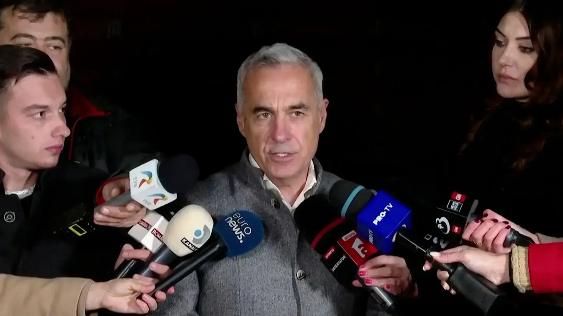 דרמה ברומניה: המועמדים מתכוננים לסיבוב השני