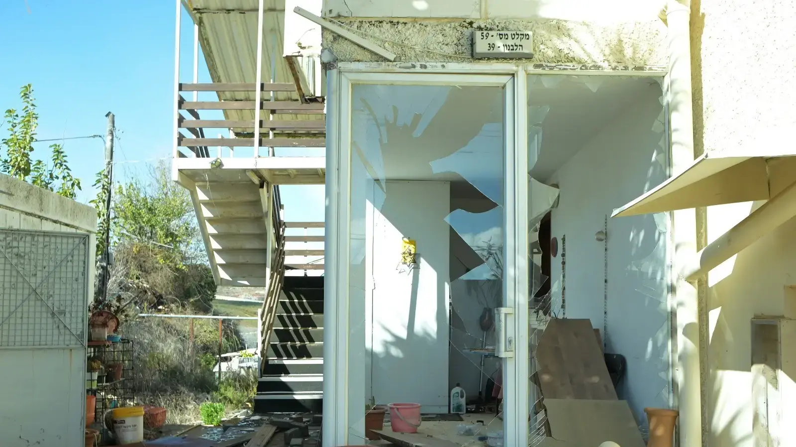 נזק שנגרם לרכוש בשל ירי חיזבאללה, מטולה, 26 בנובמבר 2024 נזק שנגרם לרכוש בשל ירי חיזבאללה, מטולה, 26 בנובמבר 2024