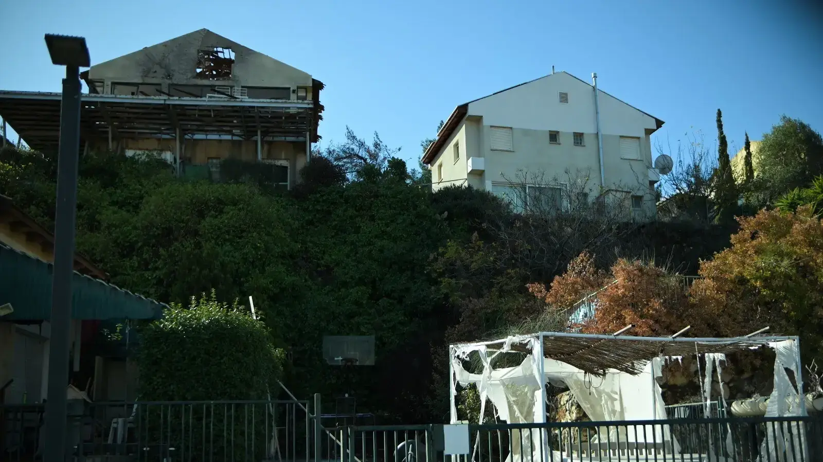 נזק שנגרם לרכוש בשל ירי חיזבאללה, מטולה, 26 בנובמבר 2024 נזק שנגרם לרכוש בשל ירי חיזבאללה, מטולה, 26 בנובמבר 2024