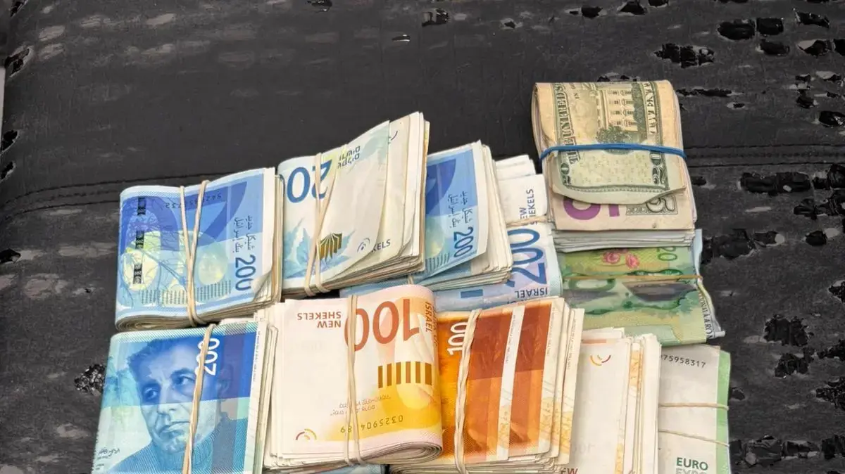 100 אלף ₪ במזומן וכסף זר החשודים כדמי פידיון מסחר בסמים, מושב בית עוזיאל 100 אלף ₪ במזומן וכסף זר החשודים כדמי פידיון מסחר בסמים, מושב בית עוזיאל