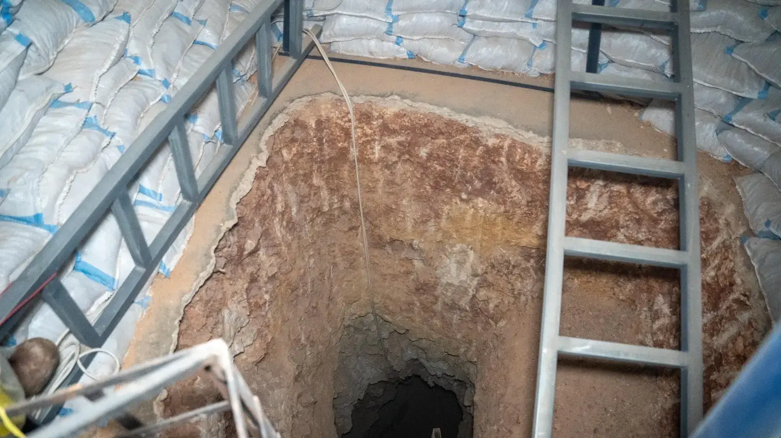 פירים התת-קרקעים שאיתרו כוחות חטיבה 7 זמן קצר לפני הפסקת האש , דרום לבנון פירים התת-קרקעים שאיתרו כוחות חטיבה 7 זמן קצר לפני הפסקת האש , דרום לבנון