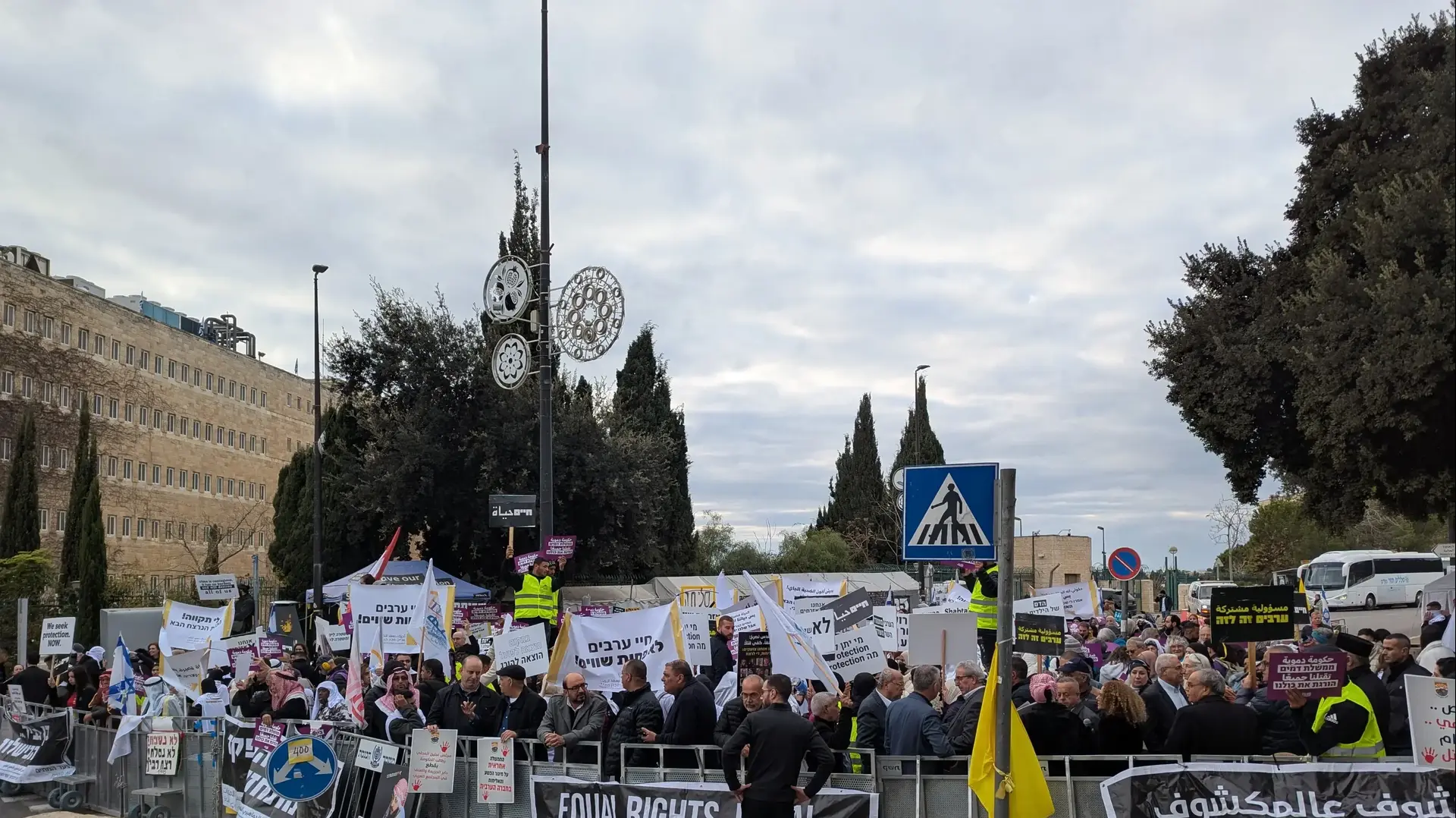 צעדת מחאה של החברה הערבית כנגד לאלימות המתמשכת בחברה הערבית וחוסר הטיפול והמענה מצידה של המדינה, מול משכן הכנסת