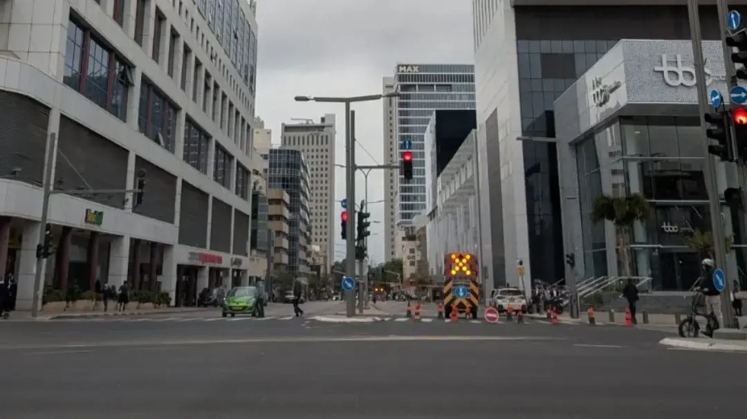 רחוב בן גוריון ברמת גן בני ברק שעדיין סגור 10 ימים אחרי פגיעת שברי הטיל
