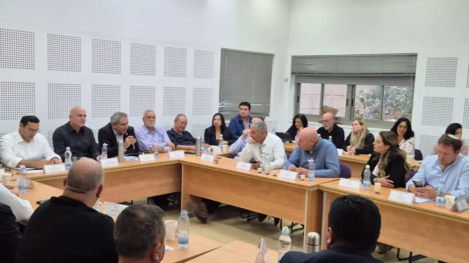 משה דוידוביץ ראש מועצת מטה אשר וראשי רשויות פורום קו העימות נפגשו עם השר זאב אלקין האחראי לשיקום הצפון עם השר לפתוח הנגב והגליל יצחק וסראלוף ועם אליעזר (צ'ייני) מרום, 28 בנובמבר 2024 משה דוידוביץ ראש מועצת מטה אשר וראשי רשויות פורום קו העימות נפגשו עם השר זאב אלקין האחראי לשיקום הצפון עם השר לפתוח הנגב והגליל יצחק וסראלוף ועם אליעזר (צ'ייני) מרום, 28 בנובמבר 2024