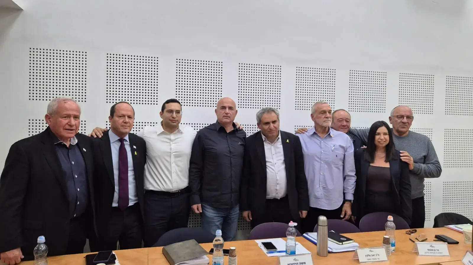 משה דוידוביץ ראש מועצת מטה אשר וראשי רשויות פורום קו העימות נפגשו עם השר זאב אלקין האחראי לשיקום הצפון עם השר לפתוח הנגב והגליל יצחק וסראלוף ועם אליעזר (צ'ייני) מרום, 28 בנובמבר 2024 משה דוידוביץ ראש מועצת מטה אשר וראשי רשויות פורום קו העימות נפגשו עם השר זאב אלקין האחראי לשיקום הצפון עם השר לפתוח הנגב והגליל יצחק וסראלוף ועם אליעזר (צ'ייני) מרום, 28 בנובמבר 2024