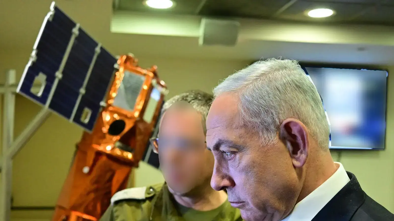 ראש הממשלה בנימין נתניהו ביקר ביחידה 9900 מרכז החלל, הקריה בתל אביב, 28 בנובמבר 2024 ראש הממשלה בנימין נתניהו ביקר ביחידה 9900 מרכז החלל, הקריה בתל אביב, 28 בנובמבר 2024