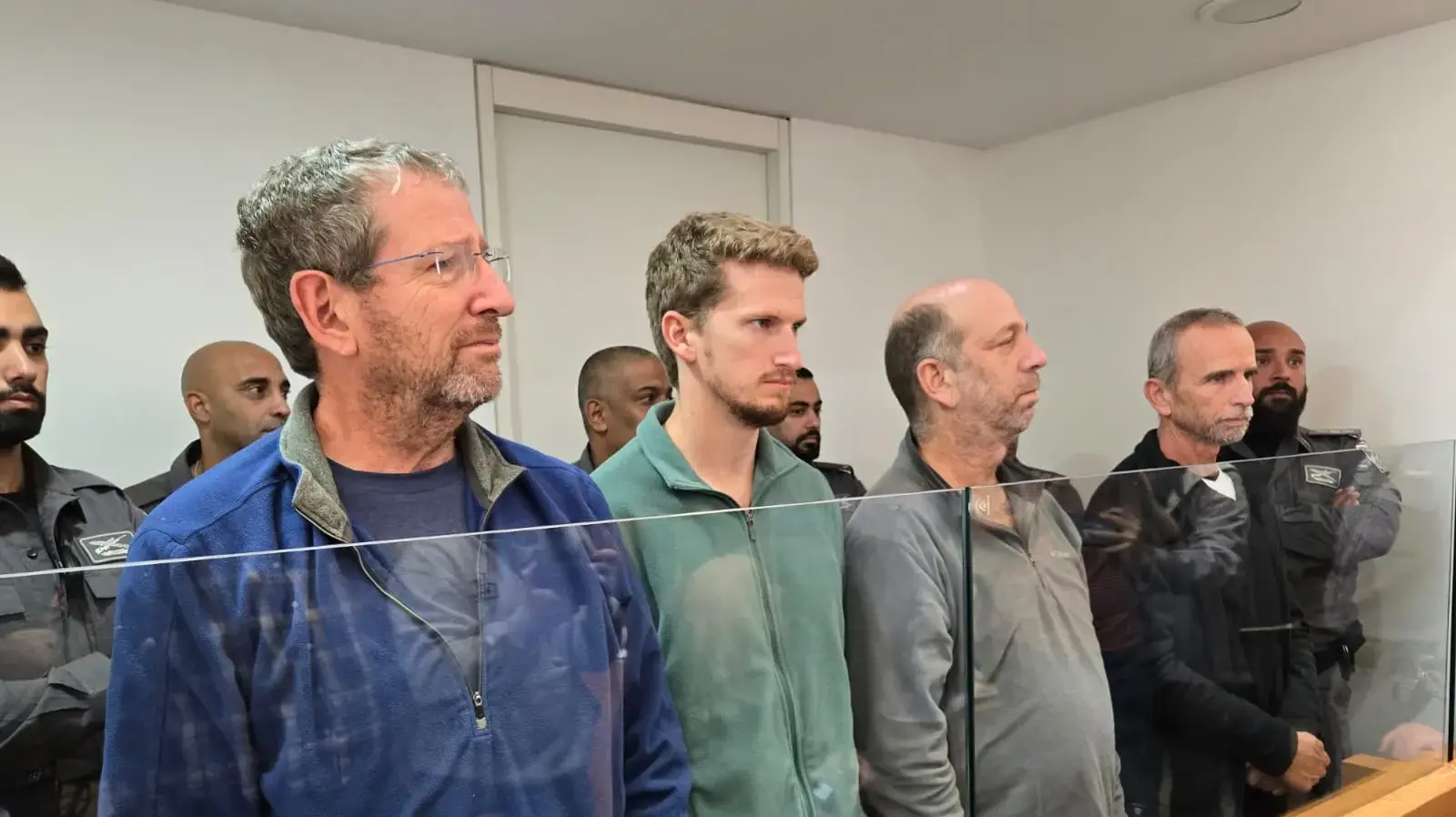 עופר דורון, גל דורון, איתי יפה, אמיר שדה,הגשת כתב אישום נגד ארבעת החשודים בירי פצצות תאורה לעבר בית נתניהו, בית המשפט המחוזי חיפה, 2 בדצמבר 2024 עופר דורון, גל דורון, איתי יפה, אמיר שדה,הגשת כתב אישום נגד ארבעת החשודים בירי פצצות תאורה לעבר בית נתניהו, בית המשפט המחוזי חיפה, 2 בדצמבר 2024
