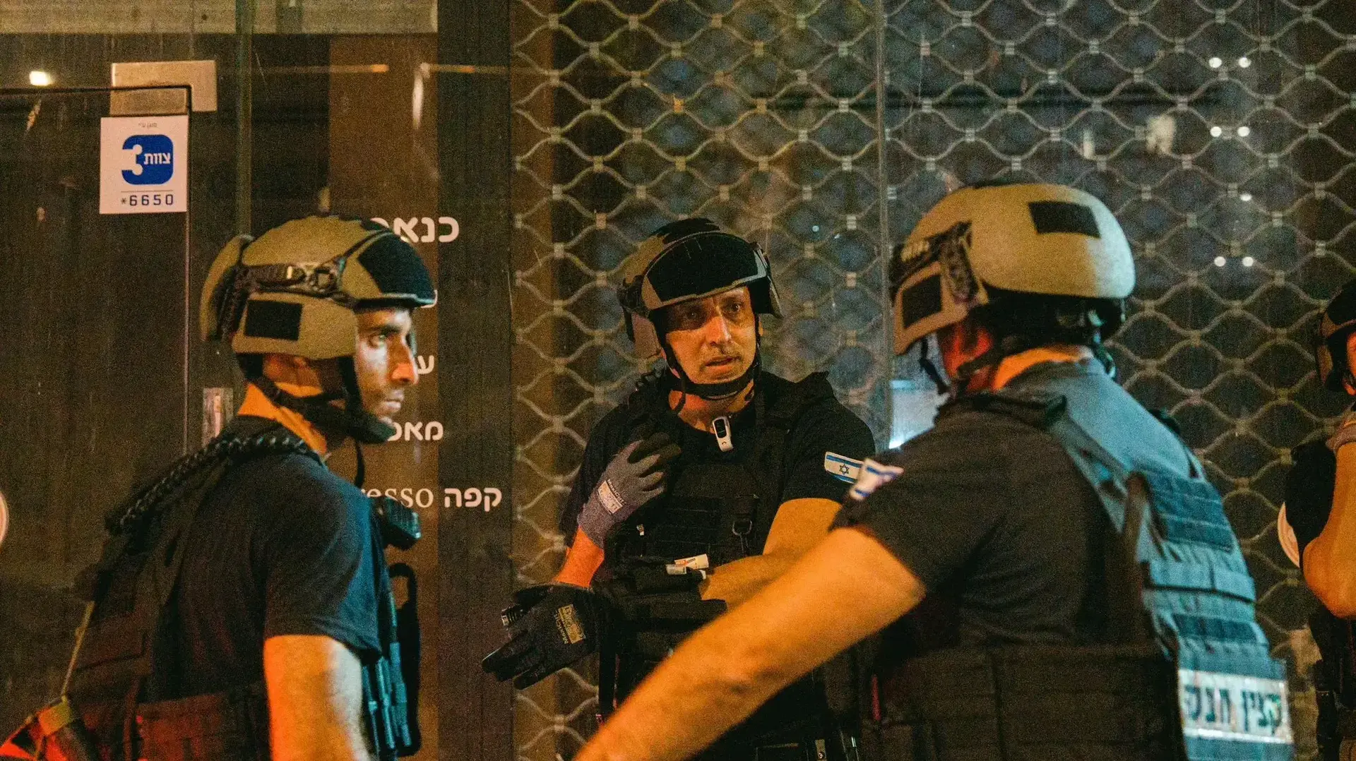 חבלנים וכוחות משטרה באתר בנייה בתל אביב בו נמצאו רימוני רסס. 3 בדצמבר 2024