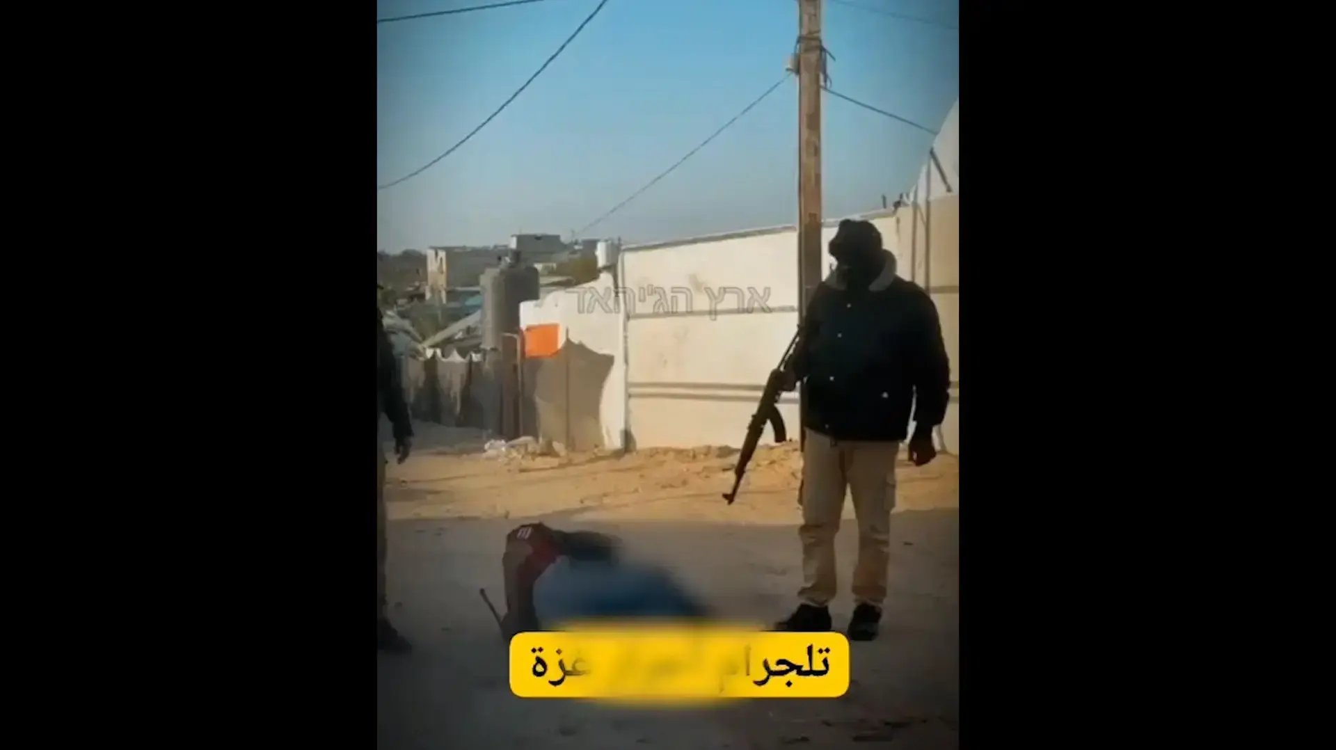 חמושי חמאס יורים לגנבים ברגליים