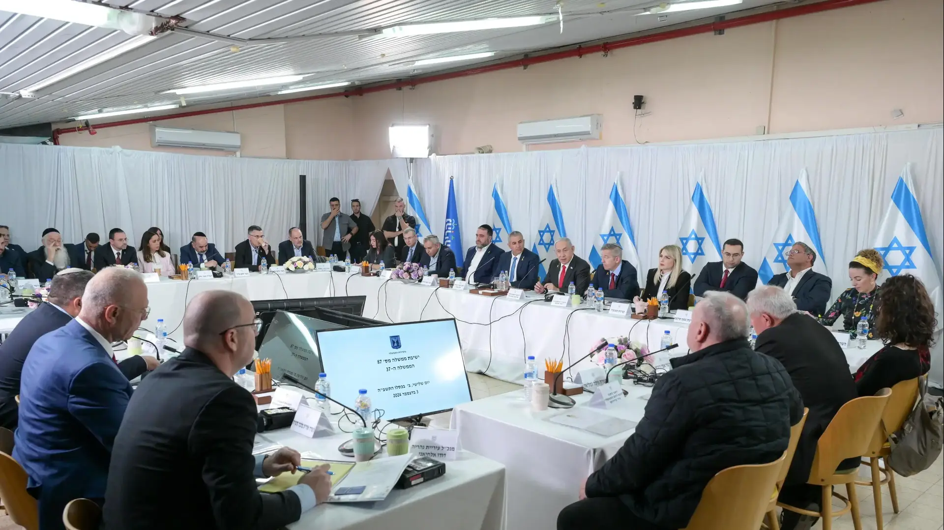 נתניהו בישיבת הממשלה בנהריה: לא נחזור למצב של 6 באוקטובר, נהריה, 3 בדצמבר 2024 נתניהו בישיבת הממשלה בנהריה: לא נחזור למצב של 6 באוקטובר, נהריה, 3 בדצמבר 2024