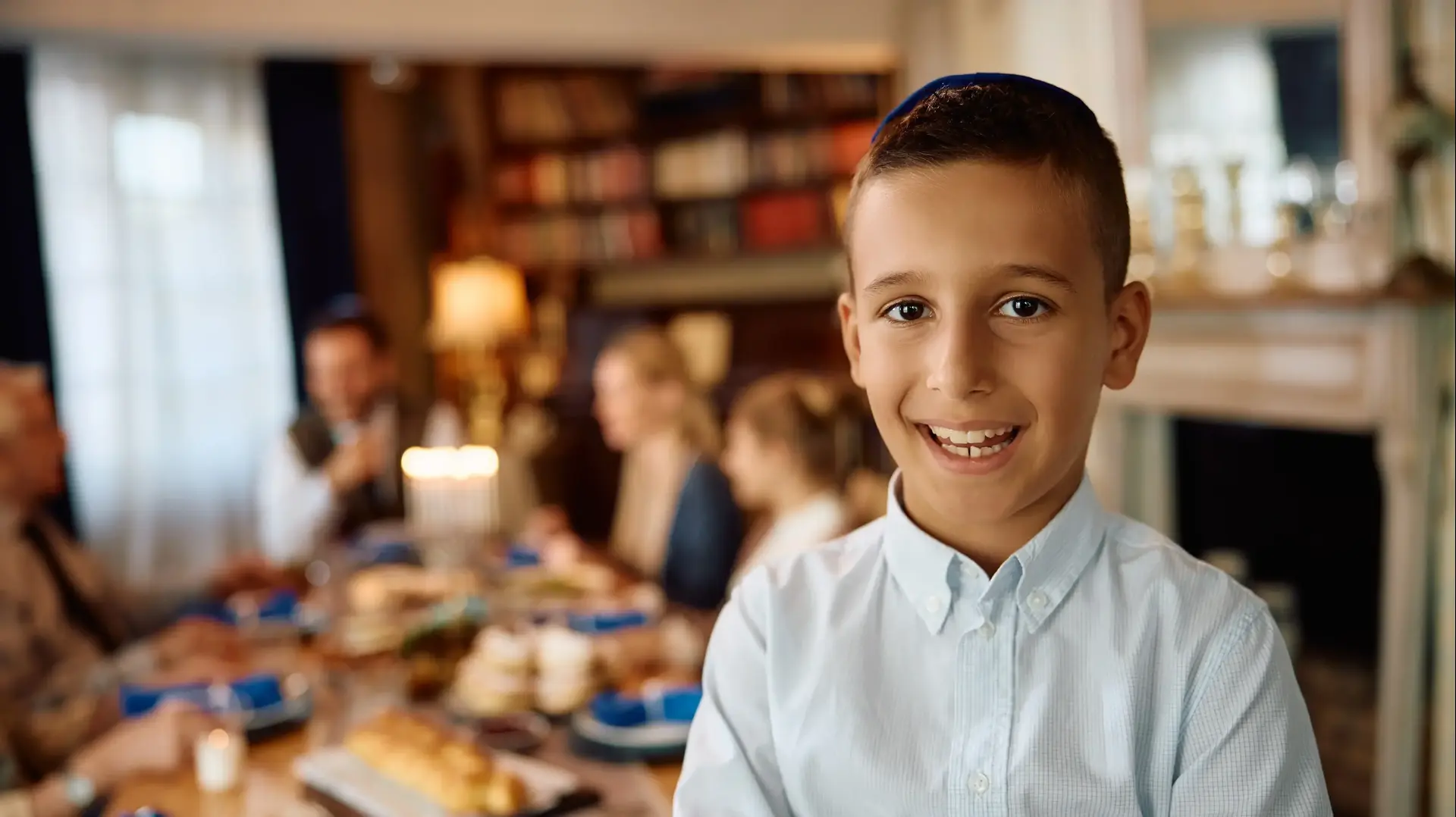 משפחה יהודית במהלך ארוחת ערב משפחה יהודית במהלך ארוחת ערב