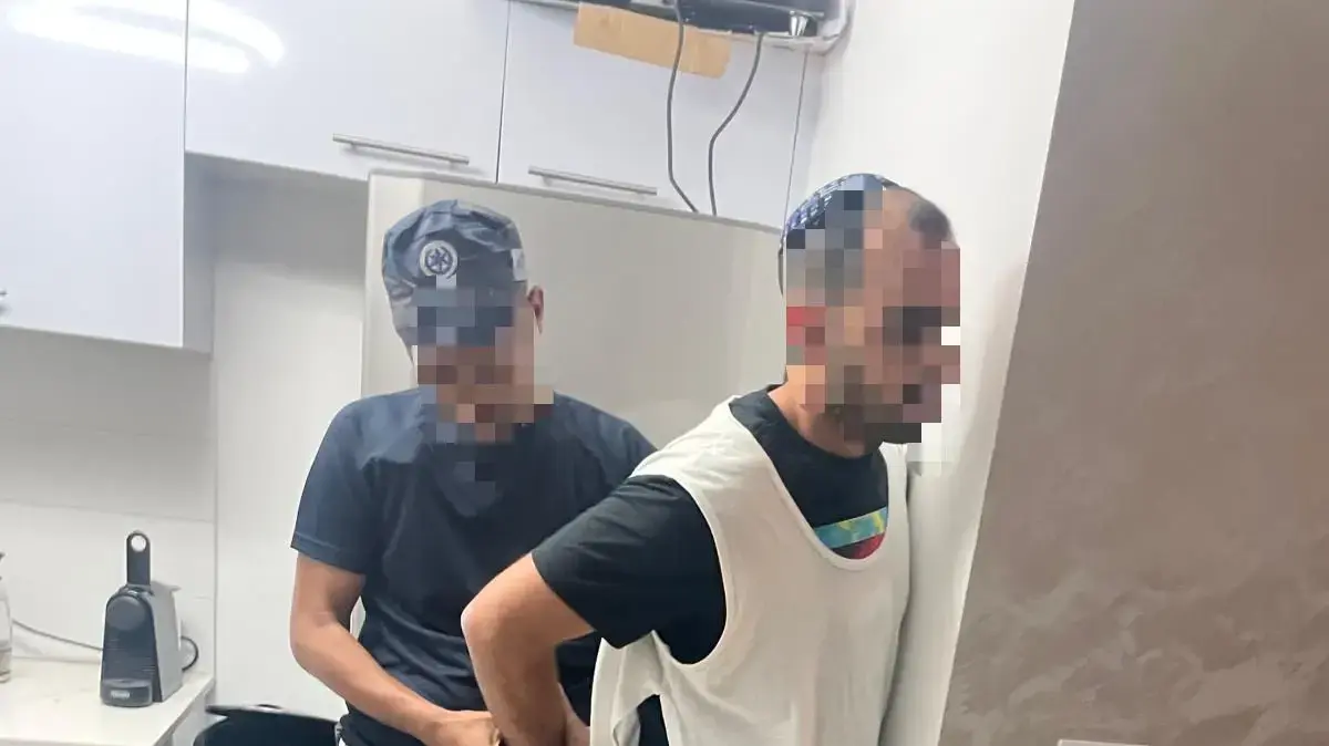 אחד החשודים שנעצר באשדוד אחד החשודים שנעצר באשדוד