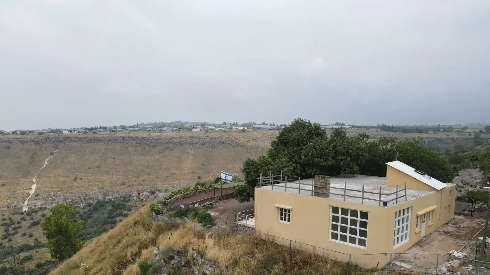 מועדון הקצינים של צבא סוריה ששימש את המרגל אלי כהן, כיום בקיבוץ אפיק מועדון הקצינים של צבא סוריה ששימש את המרגל אלי כהן, כיום בקיבוץ אפיק