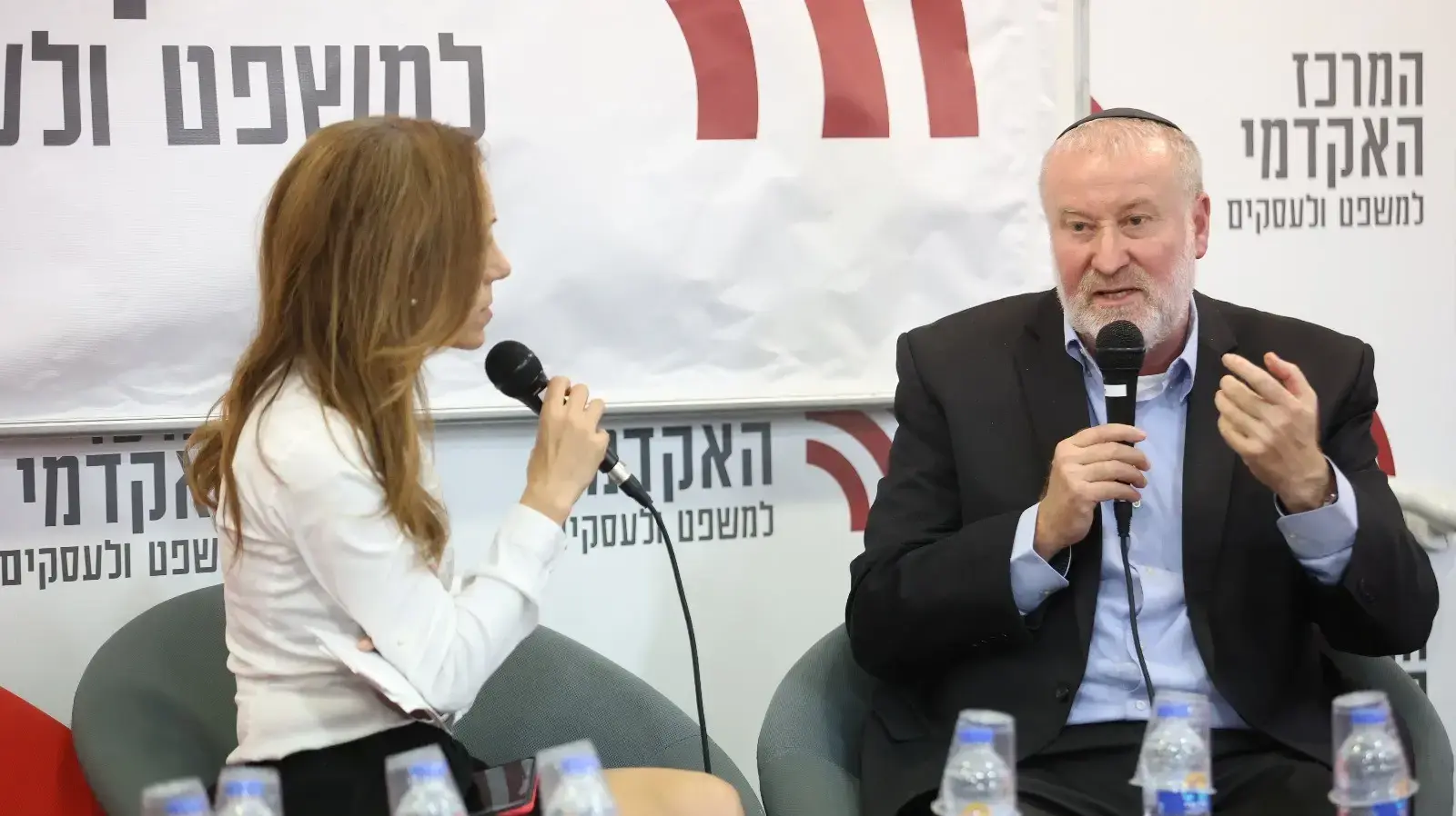 אביחי מנדלבליט בכנס "שנה למלחמה - ישראל לאן?" אביחי מנדלבליט בכנס "שנה למלחמה - ישראל לאן?"