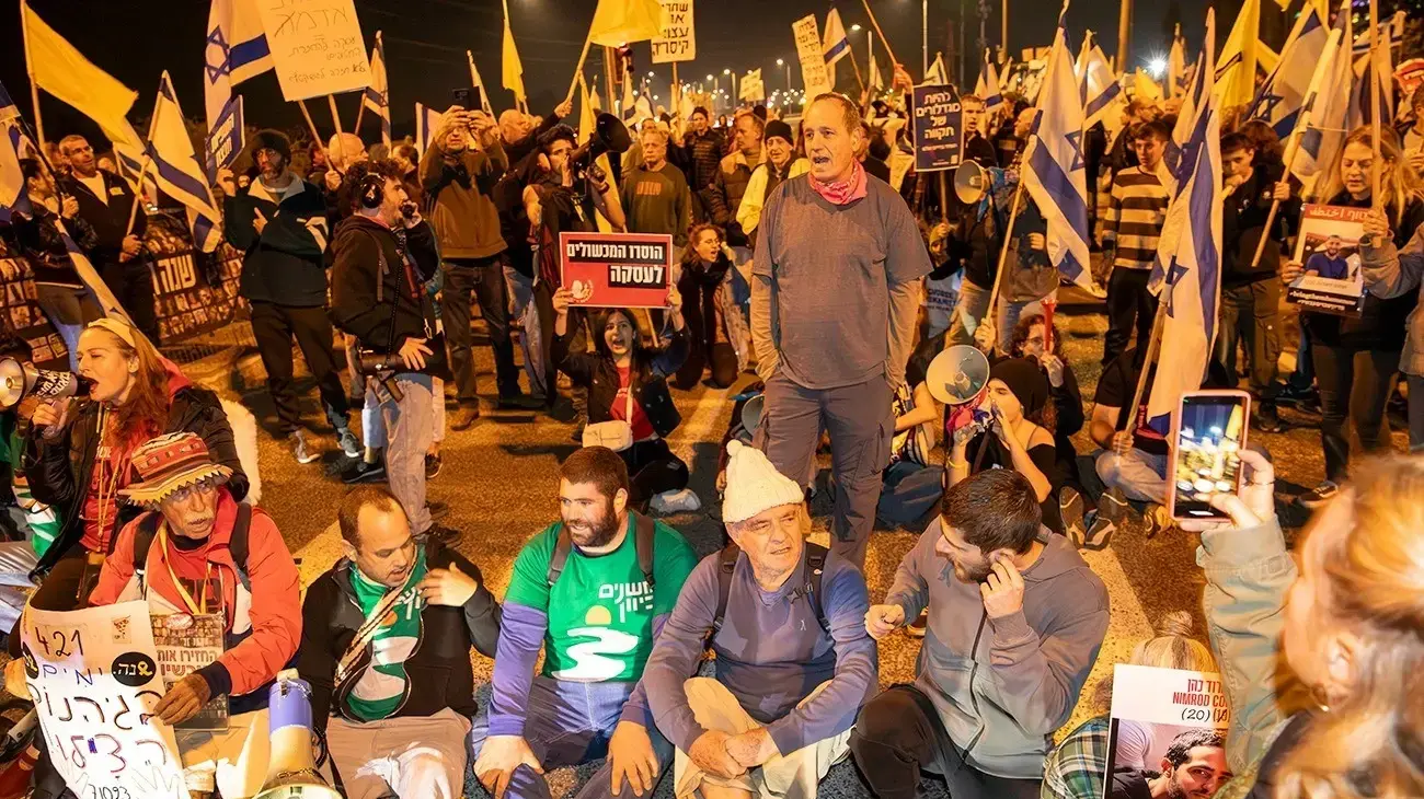 עודד אליש עם כובע לבן וניצן עם חולצה ירוקה, בחזית. כרכור 30.11.2024 עודד אליש עם כובע לבן וניצן עם חולצה ירוקה, בחזית. כרכור 30.11.2024