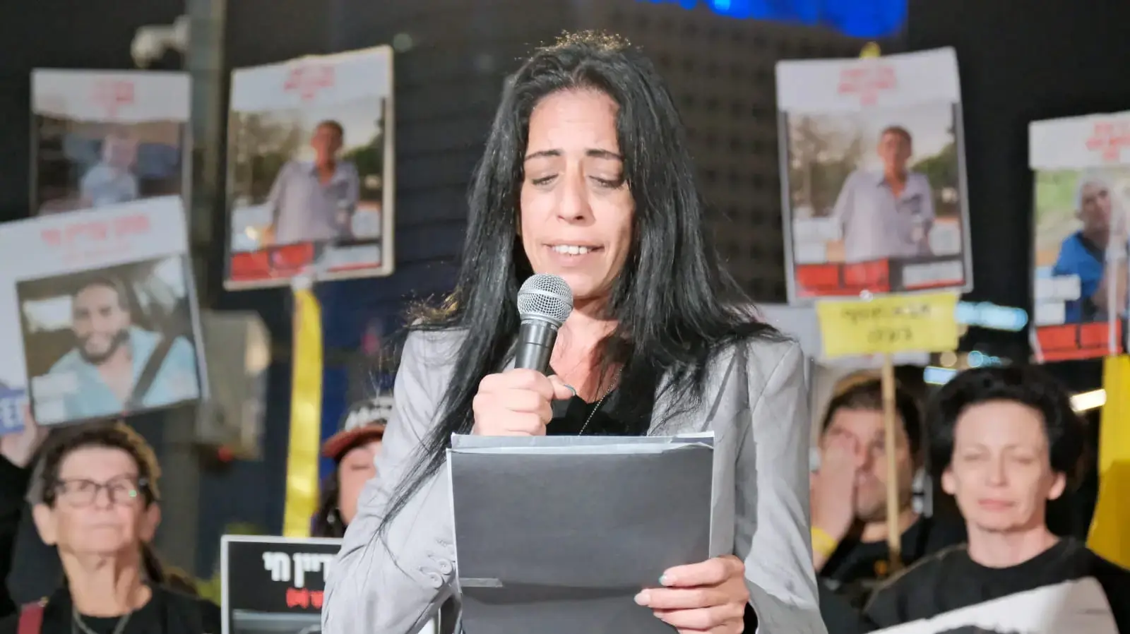 עינב צנגאוקר בהצהרה לתקשורת אחרי אות החיים שקיבלה ממתן בנה עינב צנגאוקר בהצהרה לתקשורת אחרי אות החיים שקיבלה ממתן בנה