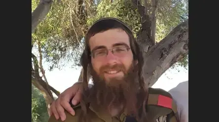 סרן אברהם בן פינחס, נפל בקרב בדרום רצועת עזה, בן 24 בנופלו. סרן אברהם בן פינחס, נפל בקרב בדרום רצועת עזה, בן 24 בנופלו.