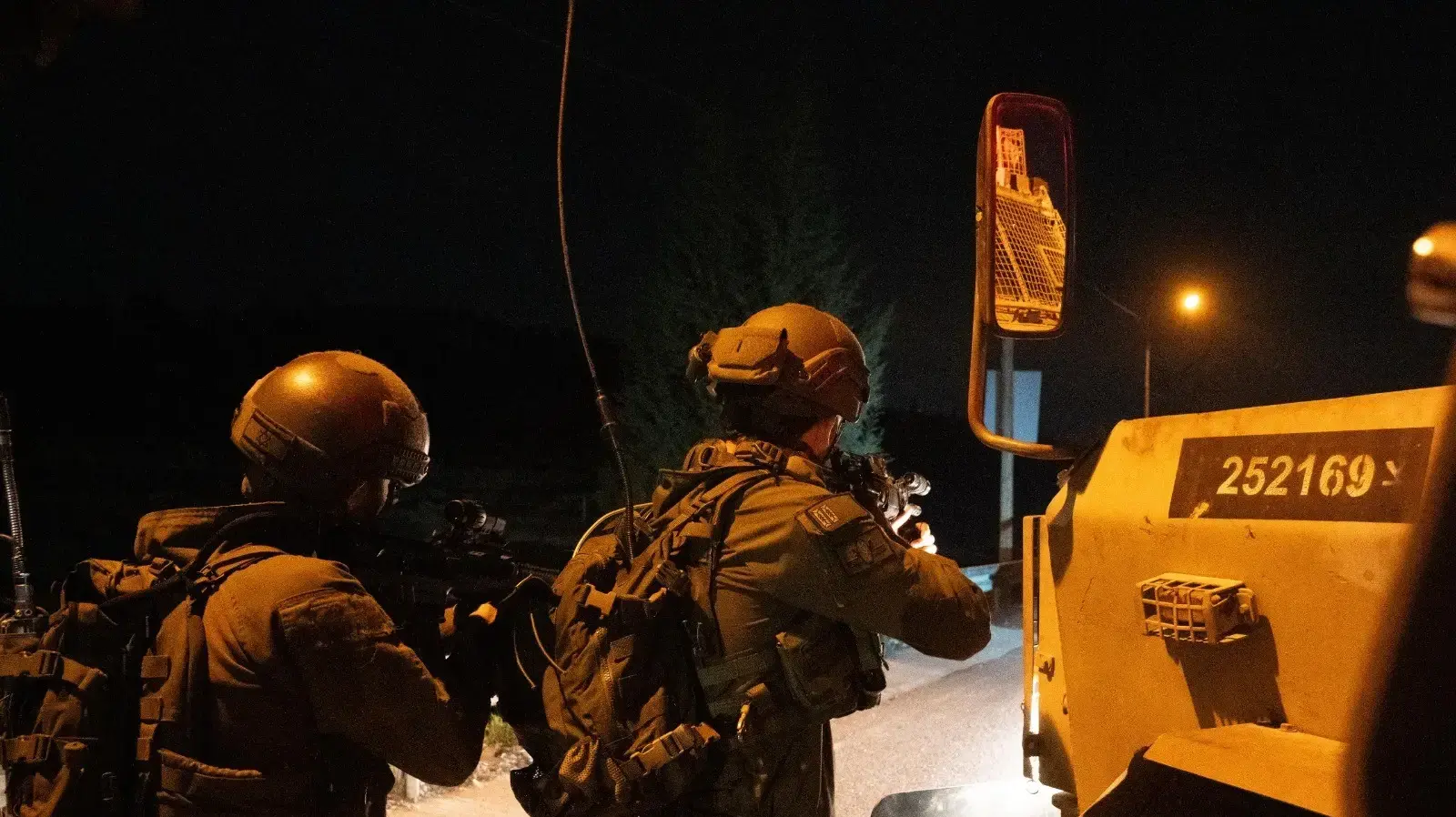 בתום מצוד משותף של כוחות צה״ל, משטרה ושב״כ, המחבל מהפיגוע בצומת אל פוואר הסגיר את עצמו לכוחות הביטחון.
7 בדצמבר 2024 בתום מצוד משותף של כוחות צה״ל, משטרה ושב״כ, המחבל מהפיגוע בצומת אל פוואר הסגיר את עצמו לכוחות הביטחון.
7 בדצמבר 2024