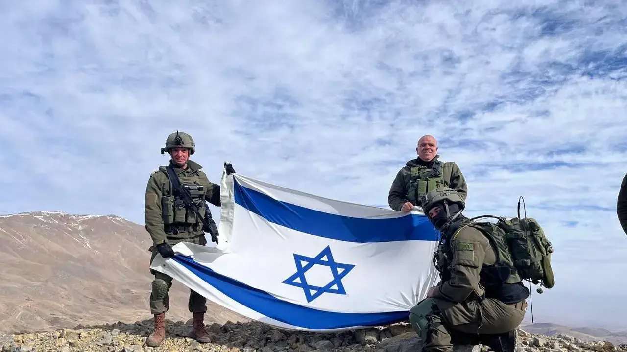 לוחמי שלד"ג על פסגת החרמון הסורי לוחמי שלד"ג על פסגת החרמון הסורי