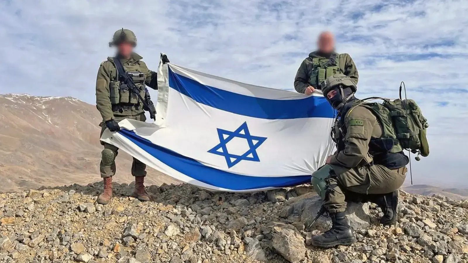לוחמי שלד"ג על פסגת החרמון הסורי לוחמי שלד"ג על פסגת החרמון הסורי