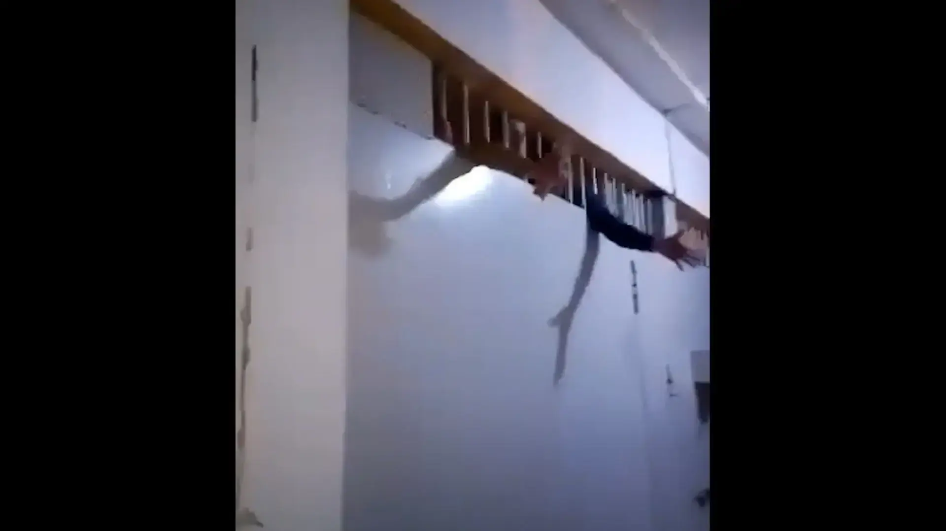 המורדים פורצים לבית הכלא בסוריה