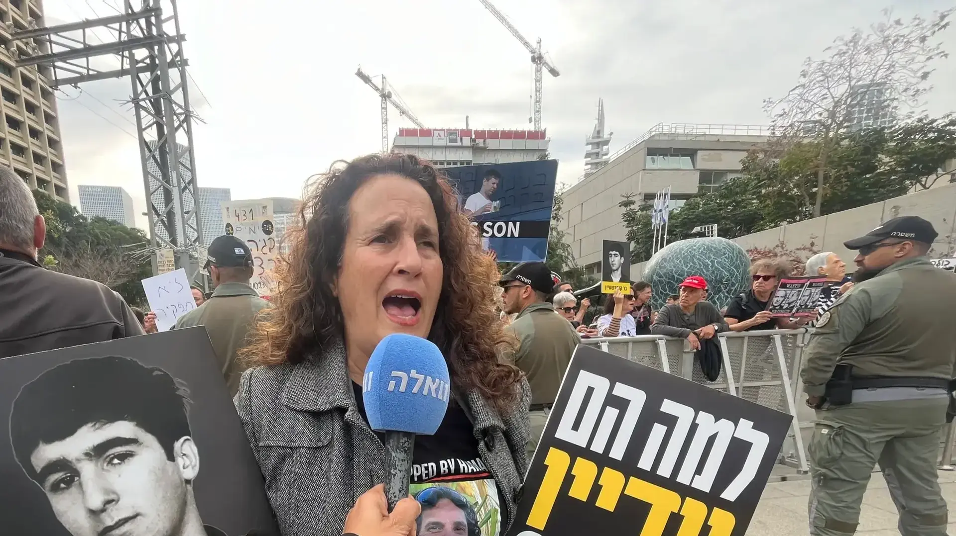 הדס קלדרון, הפגנה לקראת עדות רה"מ בנימין נתניהו, בימ"ש מחוזי ת"א, 10 בדצמבר 2024 הדס קלדרון, הפגנה לקראת עדות רה"מ בנימין נתניהו, בימ"ש מחוזי ת"א, 10 בדצמבר 2024