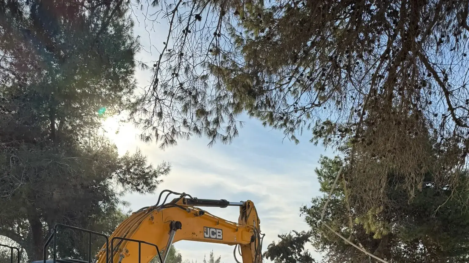 תחילת ביצוע עבודות הריסה בקיבוץ כפר עזה במסגרת תכנית השיקום ובמימון מנהלת תקומה, 11 בדצמבר 2024 תחילת ביצוע עבודות הריסה בקיבוץ כפר עזה במסגרת תכנית השיקום ובמימון מנהלת תקומה, 11 בדצמבר 2024