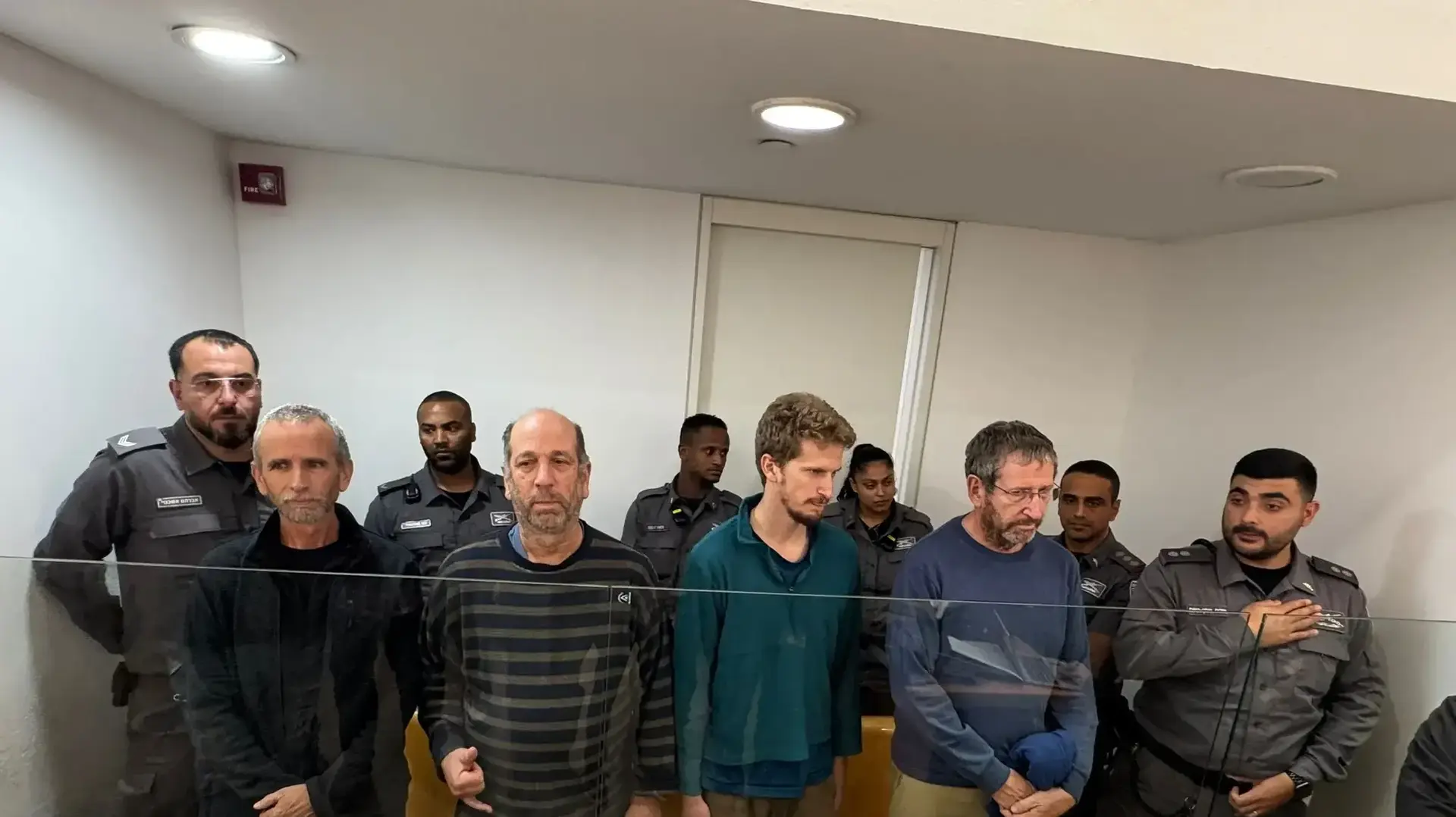 עופר דורון, גל דורון, איתי יפה, אמיר שדה, דיון הארכת מעצר של ארבעת החשודים בירי פצצות תאורה לעבר בית נתניהו, בית המשפט המחוזי חיפה, 11 בדצמבר 2024 עופר דורון, גל דורון, איתי יפה, אמיר שדה, דיון הארכת מעצר של ארבעת החשודים בירי פצצות תאורה לעבר בית נתניהו, בית המשפט המחוזי חיפה, 11 בדצמבר 2024