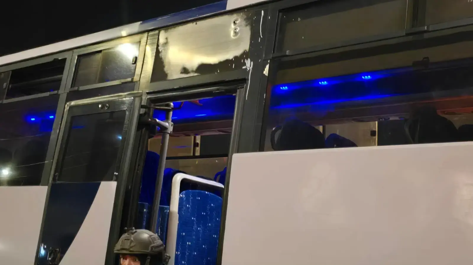 האוטובוס מהפיגוע במחסום המנהרות האוטובוס מהפיגוע במחסום המנהרות