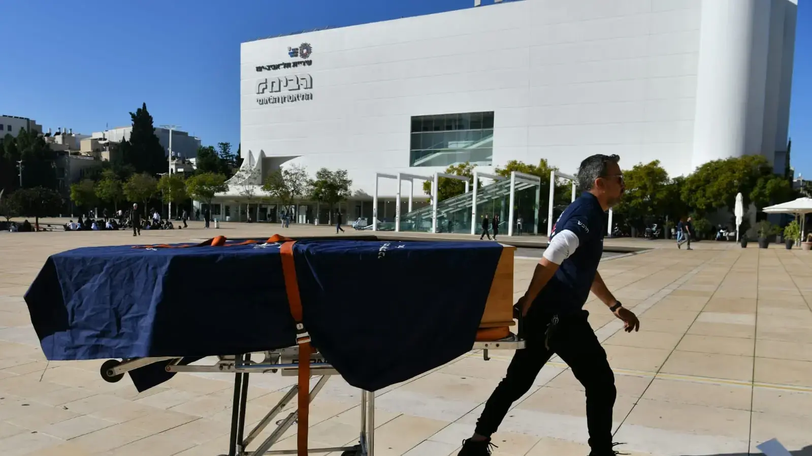 ארונה של קורין אלאל בהיכל התרבות תל אביב, 15 בדצמבר 2024 ארונה של קורין אלאל בהיכל התרבות תל אביב, 15 בדצמבר 2024
