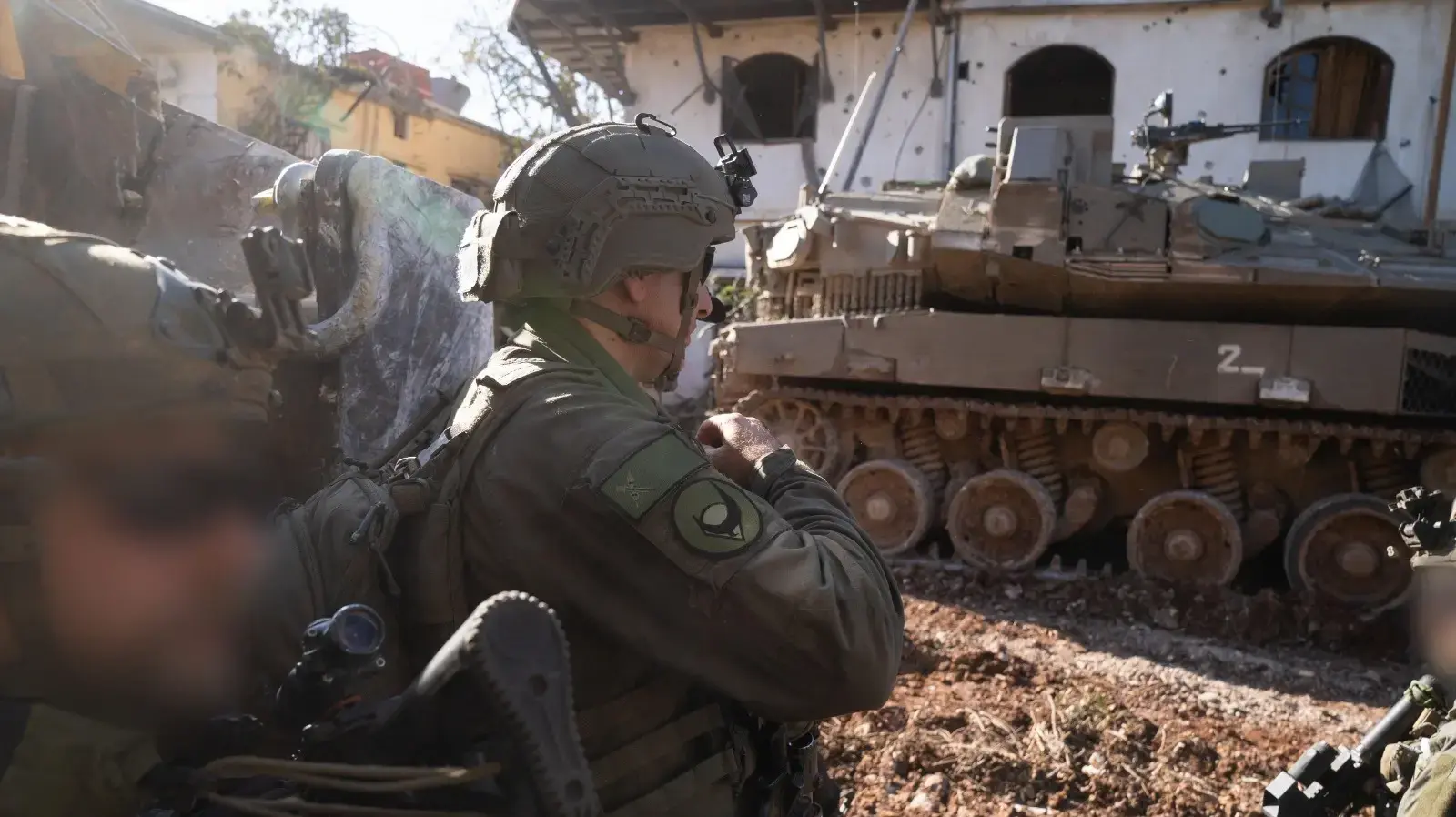 מפקד אוגדה 98, גיא לוי עם כוחות האוגדה, מרחב אלח'יאם, דרום לבנון, דצמבר 2024 מפקד אוגדה 98, גיא לוי עם כוחות האוגדה, מרחב אלח'יאם, דרום לבנון, דצמבר 2024