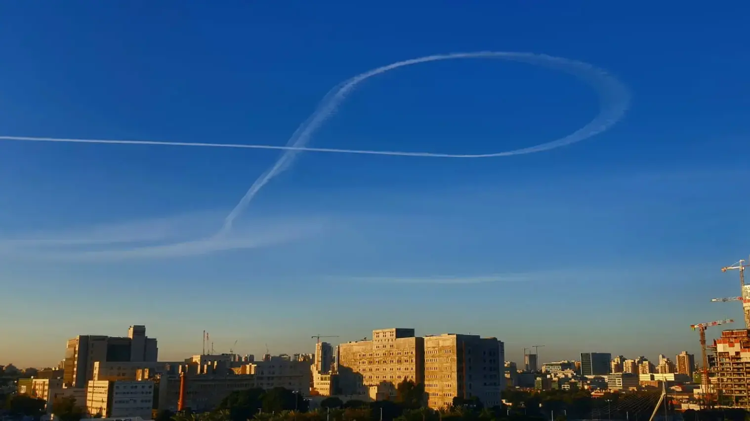סמל החטופים מעל פתח תקווה, 16 בדצמבר 2024 סמל החטופים מעל פתח תקווה, 16 בדצמבר 2024
