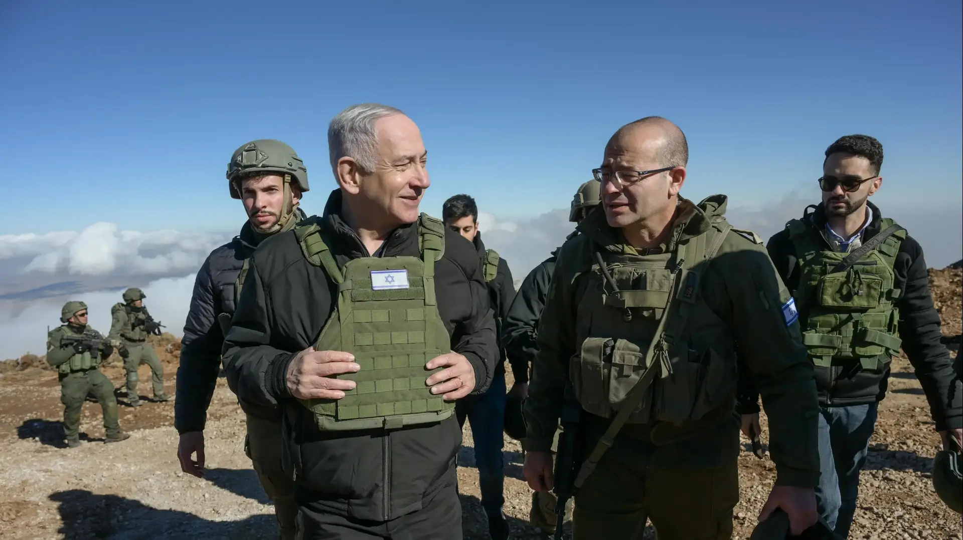 ראש הממשלה בנימין נתניהו ערך חיתוך-מצב בשיא החרמון, יחד עם שר הביטחון ישראל כ״ץ, הרמטכ״ל רא״ל הרצי הלוי, מפקד פיקוד צפון אלוף אורי גורדין וראש השב״כ רונן בר, 17 בדצמבר 2024
ראש הממשלה בנימין נתניהו ערך חיתוך-מצב בשיא החרמון, יחד עם שר הביטחון ישראל כ״ץ, הרמטכ״ל רא״ל הרצי הלוי, מפקד פיקוד צפון אלוף אורי גורדין וראש השב״כ רונן בר, 17 בדצמבר 2024