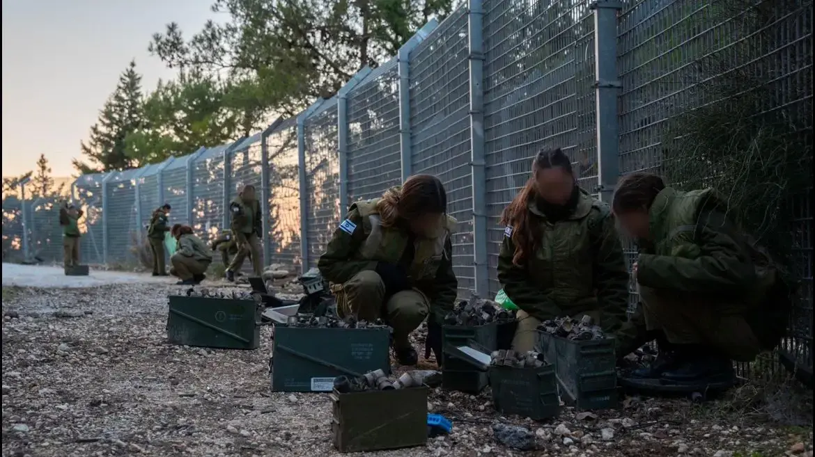 כוחות צה"ל בניקוי ובפינוי ציוד צבאי, פסולת ונפלים, ישוביי הצפון, דצמבר 2024 כוחות צה"ל בניקוי ובפינוי ציוד צבאי, פסולת ונפלים, ישוביי הצפון, דצמבר 2024