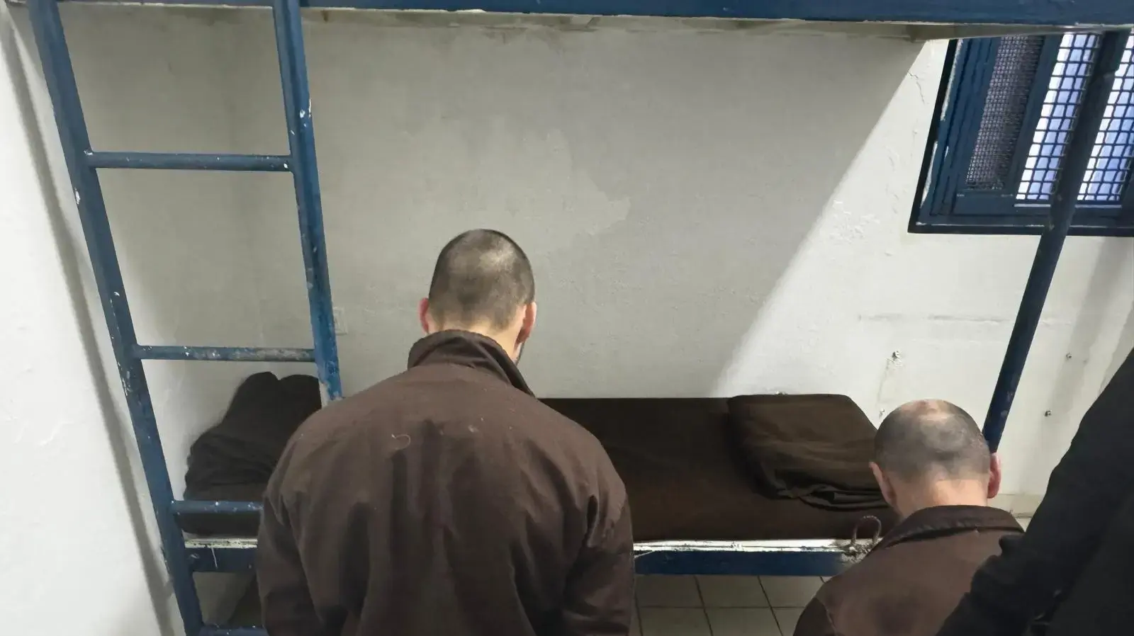 מבצע פשיטה של שב"ס לתפיסת חומרים אסורים, כלא במרכז הארץ מבצע פשיטה של שב"ס לתפיסת חומרים אסורים, כלא במרכז הארץ