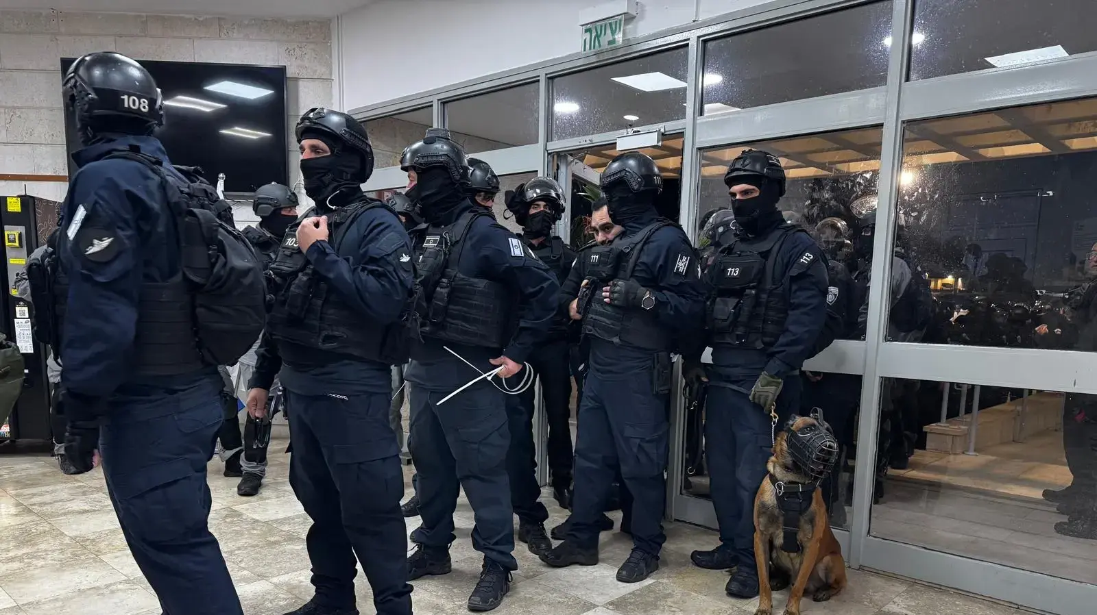 מבצע פשיטה של שב"ס לתפיסת חומרים אסורים, כלא במרכז הארץ מבצע פשיטה של שב"ס לתפיסת חומרים אסורים, כלא במרכז הארץ