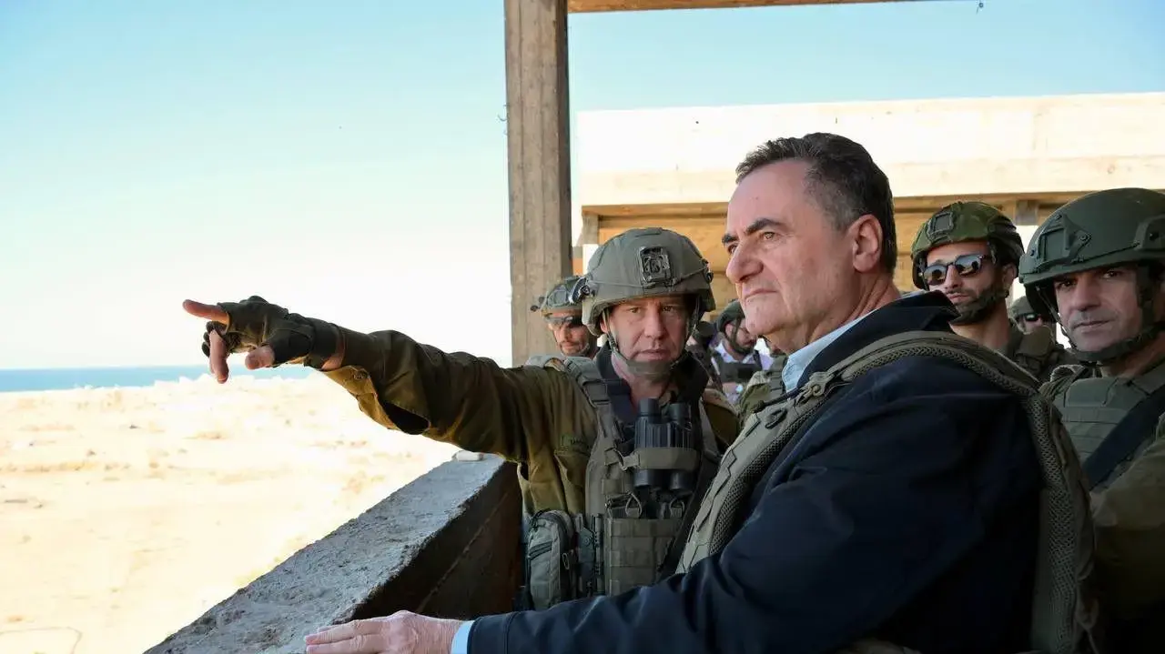 שר הביטחון ישראל כ"ץ , ירון פינקלמן וברק חירם בביקור בציר פילדלפי בעזה , 25 בדצמבר 2024
שר הביטחון ישראל כ"ץ , ירון פינקלמן וברק חירם בביקור בציר פילדלפי בעזה , 25 בדצמבר 2024