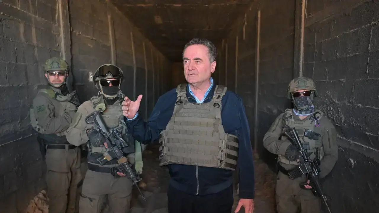 שר הביטחון ישראל כ"ץ , ירון פינקלמן וברק חירם בביקור בציר פילדלפי בעזה , 25 בדצמבר 2024 שר הביטחון ישראל כ"ץ , ירון פינקלמן וברק חירם בביקור בציר פילדלפי בעזה , 25 בדצמבר 2024
