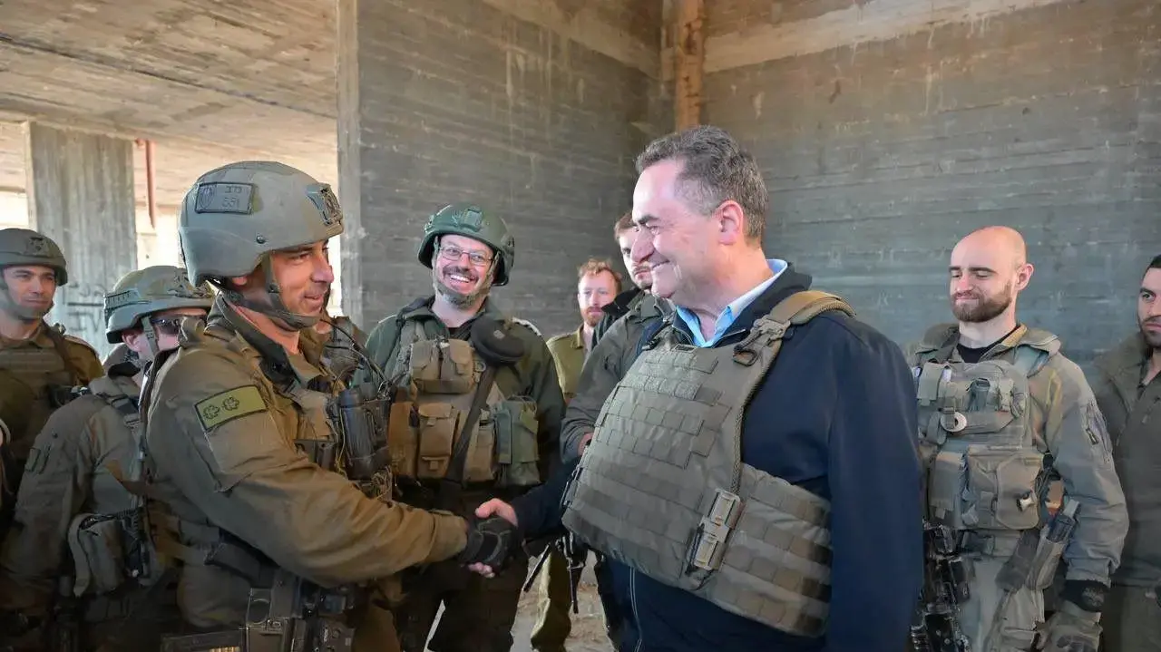 שר הביטחון ישראל כ"ץ , ירון פינקלמן וברק חירם בביקור בציר פילדלפי בעזה , 25 בדצמבר 2024 שר הביטחון ישראל כ"ץ , ירון פינקלמן וברק חירם בביקור בציר פילדלפי בעזה , 25 בדצמבר 2024