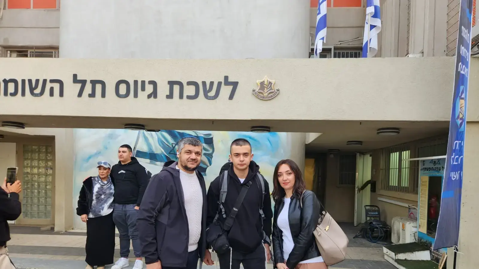 צעירים חרדים מתגייסים לשירות קרבי בצה"ל , תל השומר ,25 בדצמבר 2024 צעירים חרדים מתגייסים לשירות קרבי בצה"ל , תל השומר ,25 בדצמבר 2024
