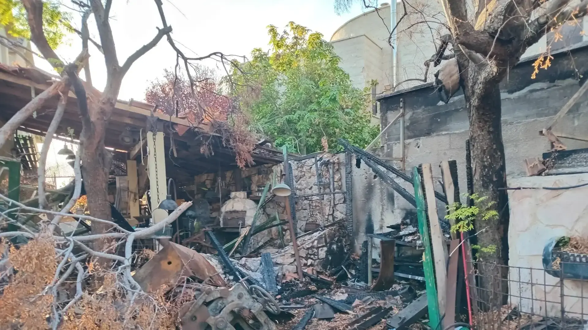 בית שנפגע בירי נט בעיר ראש הנקרה