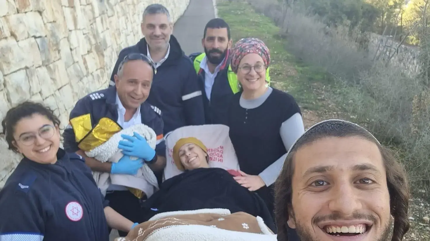 הלל ונתן שטיין הלכו דרך יער לבית חולים, וילדו במסלול ,יחיש ציון ,דצמבר 2024 הלל ונתן שטיין הלכו דרך יער לבית חולים, וילדו במסלול ,יחיש ציון ,דצמבר 2024