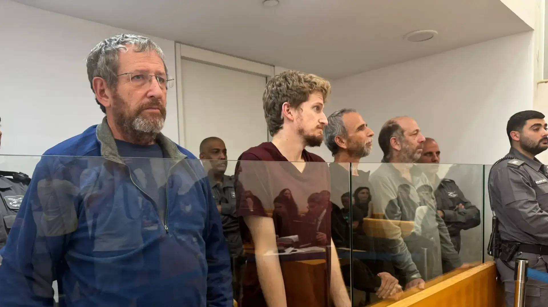 עופר דורון, גל דורון, איתי יפה, אמיר שדה, הארכת מעצר זורקי נורים לביתו של ראש הממשלה בנימין נתניהו. בית משפט מחוזי חיפה , 26 בדצמבר 2024 עופר דורון, גל דורון, איתי יפה, אמיר שדה, הארכת מעצר זורקי נורים לביתו של ראש הממשלה בנימין נתניהו. בית משפט מחוזי חיפה , 26 בדצמבר 2024