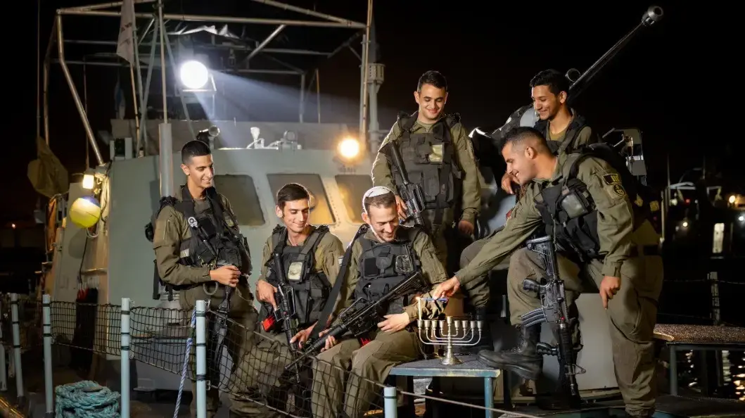 לוחמי צה"ל חוגגים את חג החנוכה, דצמבר 2024 לוחמי צה"ל חוגגים את חג החנוכה, דצמבר 2024